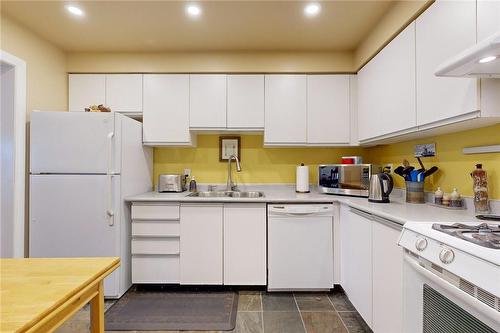 391 Stone Church Road E|Unit #18, Hamilton, ON - Indoor Photo Showing Kitchen With Double Sink