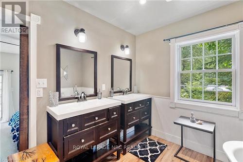 3393 Grove Avenue, Fort Erie, ON - Indoor Photo Showing Bathroom