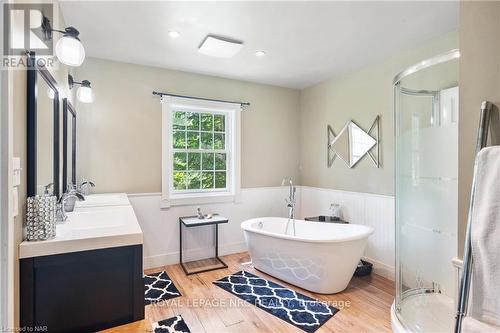 3393 Grove Avenue, Fort Erie, ON - Indoor Photo Showing Bathroom