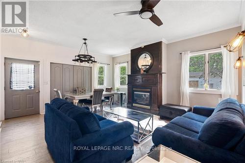 3393 Grove Avenue, Fort Erie, ON - Indoor Photo Showing Living Room With Fireplace