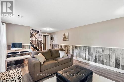 3393 Grove Avenue, Fort Erie, ON - Indoor Photo Showing Living Room