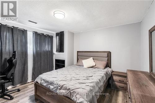 3393 Grove Avenue, Fort Erie, ON - Indoor Photo Showing Bedroom
