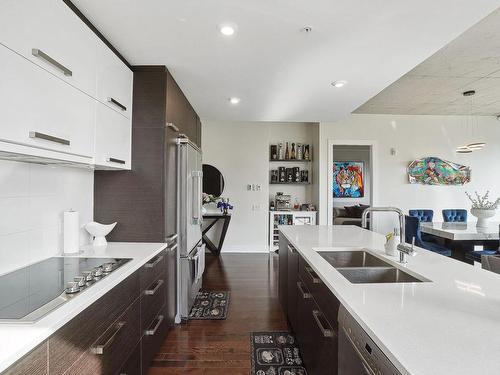 Cuisine - 210-2480 Rue Des Nations, Montréal (Saint-Laurent), QC - Indoor Photo Showing Kitchen With Double Sink With Upgraded Kitchen