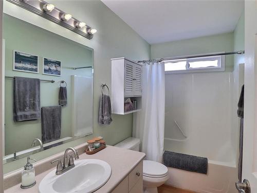 223 Larwood Rd, Campbell River, BC - Indoor Photo Showing Bathroom