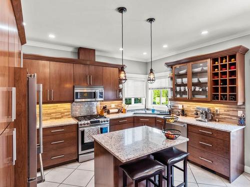 1052 Quail Drive, Kamloops, BC - Indoor Photo Showing Kitchen With Stainless Steel Kitchen With Upgraded Kitchen