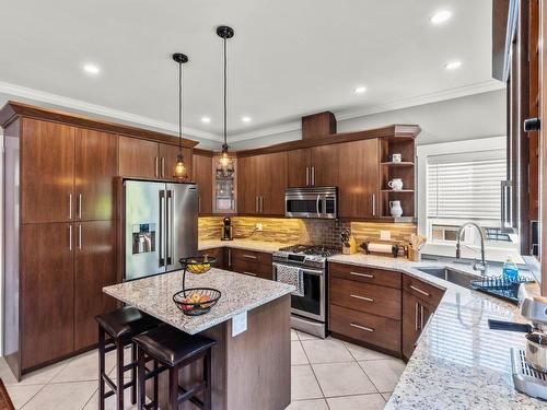 1052 Quail Drive, Kamloops, BC - Indoor Photo Showing Kitchen With Stainless Steel Kitchen With Upgraded Kitchen