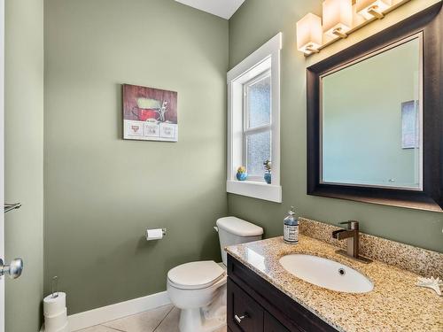 1052 Quail Drive, Kamloops, BC - Indoor Photo Showing Bathroom