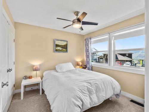 1052 Quail Drive, Kamloops, BC - Indoor Photo Showing Bedroom