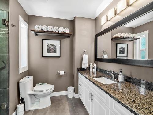 1052 Quail Drive, Kamloops, BC - Indoor Photo Showing Bathroom