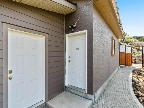 1052 Quail Drive, Kamloops, BC - Indoor Photo Showing Garage