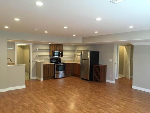 1052 Quail Drive, Kamloops, BC - Indoor Photo Showing Kitchen With Stainless Steel Kitchen