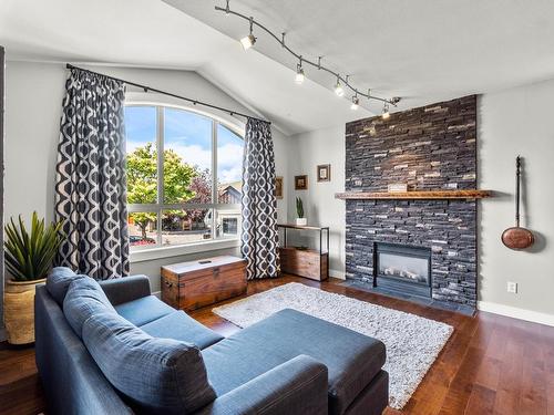 1052 Quail Drive, Kamloops, BC - Indoor Photo Showing Living Room With Fireplace