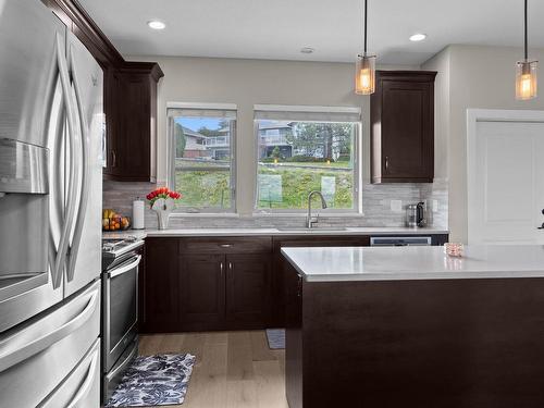 7-2171 Van Horne Drive, Kamloops, BC - Indoor Photo Showing Kitchen With Upgraded Kitchen