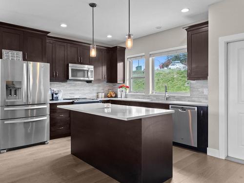 7-2171 Van Horne Drive, Kamloops, BC - Indoor Photo Showing Kitchen With Upgraded Kitchen