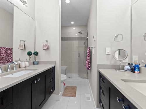7-2171 Van Horne Drive, Kamloops, BC - Indoor Photo Showing Bathroom