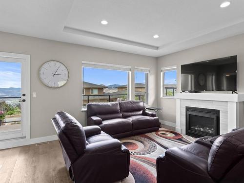 7-2171 Van Horne Drive, Kamloops, BC - Indoor Photo Showing Living Room With Fireplace