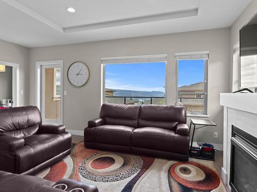 7-2171 Van Horne Drive, Kamloops, BC - Indoor Photo Showing Living Room With Fireplace