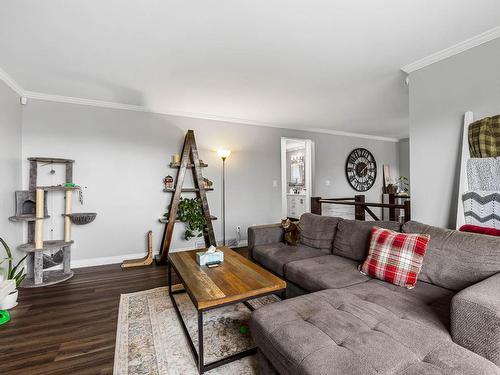 161 Waddington Drive, Kamloops, BC - Indoor Photo Showing Living Room