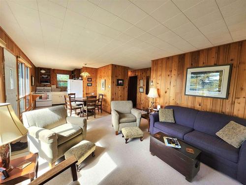 786 Coney Island, Kenora, ON - Indoor Photo Showing Living Room