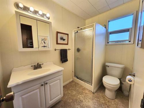 786 Coney Island, Kenora, ON - Indoor Photo Showing Bathroom