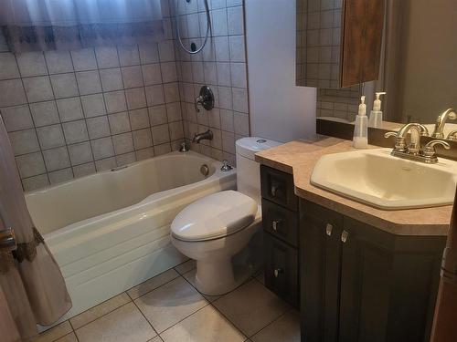 80 Gertrude Avenue, Thunder Bay, ON - Indoor Photo Showing Bathroom