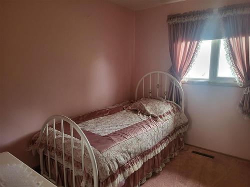 80 Gertrude Avenue, Thunder Bay, ON - Indoor Photo Showing Bedroom