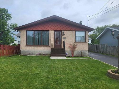 80 Gertrude Avenue, Thunder Bay, ON - Outdoor