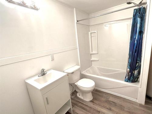 6 Chelsea Street, Red Lake, ON - Indoor Photo Showing Bathroom