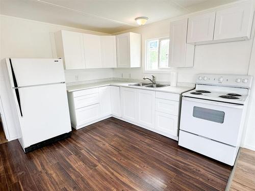 6 Chelsea Street, Red Lake, ON - Indoor Photo Showing Kitchen With Double Sink