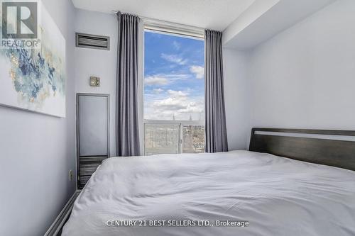 908 - 101 Subway Crescent, Toronto, ON - Indoor Photo Showing Bedroom