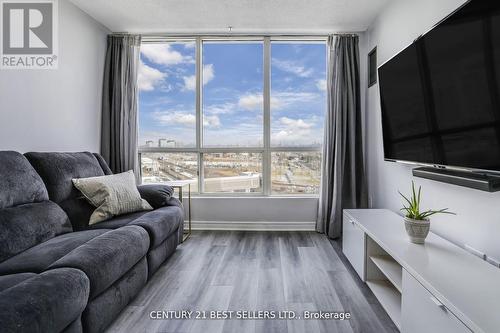 908 - 101 Subway Crescent, Toronto, ON - Indoor Photo Showing Living Room