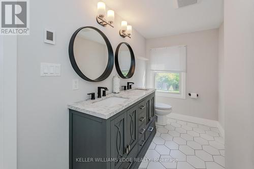 641 Rose Street, Cambridge, ON - Indoor Photo Showing Bathroom