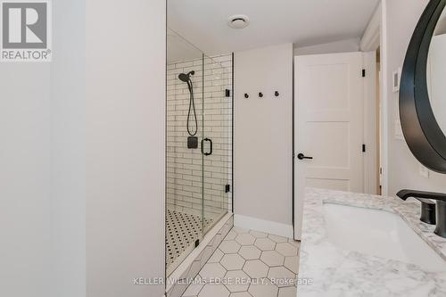 641 Rose Street, Cambridge, ON - Indoor Photo Showing Bathroom