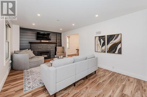 641 Rose Street, Cambridge, ON - Indoor Photo Showing Living Room With Fireplace