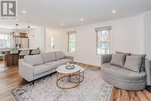 641 Rose Street, Cambridge, ON - Indoor Photo Showing Living Room