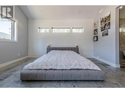 4848 Salmon River Road, Armstrong, BC - Indoor Photo Showing Bedroom