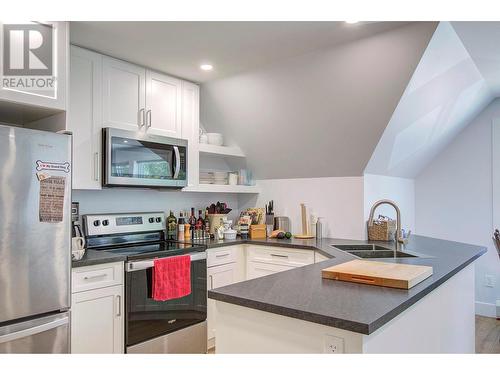 4848 Salmon River Road, Armstrong, BC - Indoor Photo Showing Kitchen With Double Sink With Upgraded Kitchen