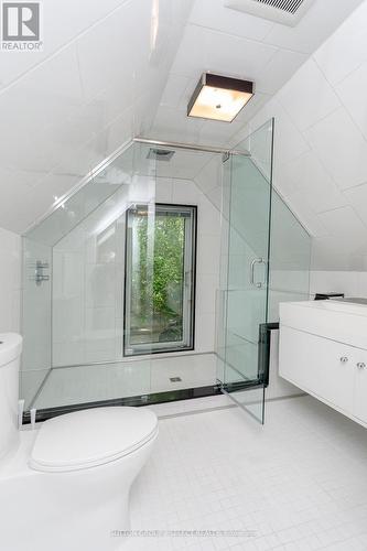 113 Wharncliffe Road N, London, ON - Indoor Photo Showing Bathroom