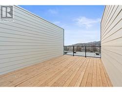 Middle Unit Roof Top Patio - glass. - 