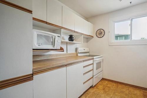 18 Rosedale Court, Stoney Creek, ON - Indoor Photo Showing Kitchen