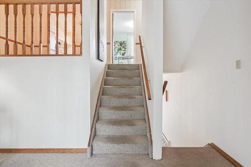 18 Rosedale Court, Stoney Creek, ON - Indoor Photo Showing Other Room