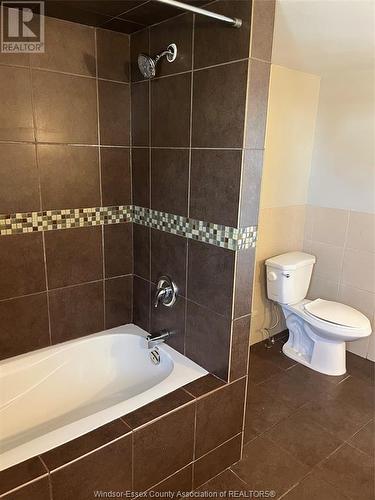 836 Elliott Street East, Windsor, ON - Indoor Photo Showing Bathroom