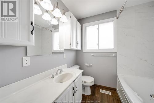 2972 Grandview Street Unit# Upper, Windsor, ON - Indoor Photo Showing Bathroom