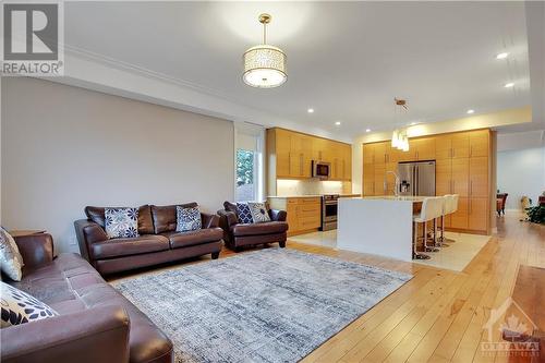 69-71 Donald Street, Ottawa, ON - Indoor Photo Showing Living Room