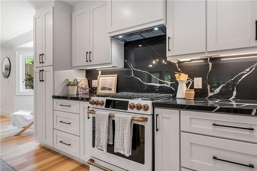 257 Freelton Road, Hamilton, ON - Indoor Photo Showing Kitchen With Upgraded Kitchen