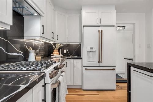 257 Freelton Road, Hamilton, ON - Indoor Photo Showing Kitchen