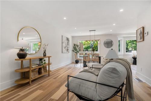 257 Freelton Road, Hamilton, ON - Indoor Photo Showing Living Room