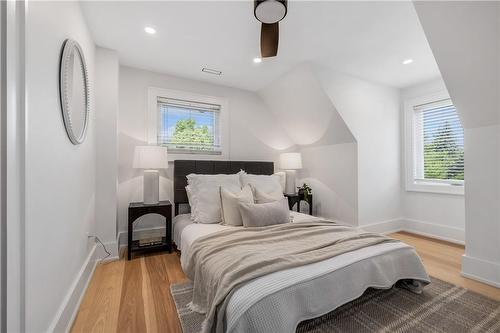 257 Freelton Road, Hamilton, ON - Indoor Photo Showing Bedroom