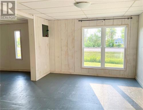 Spacious dining room & living room - 498 Bruce Road 13, Saugeen Indian Reserve 29, ON - Indoor Photo Showing Other Room