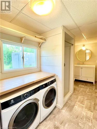 Laundry/bathroom - 498 Bruce Road 13, Saugeen Indian Reserve 29, ON - Indoor Photo Showing Laundry Room